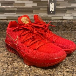Nike LeBron 17